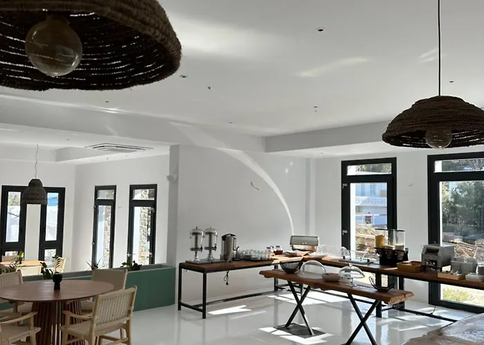 Cavo Πίσω Λιβάδι